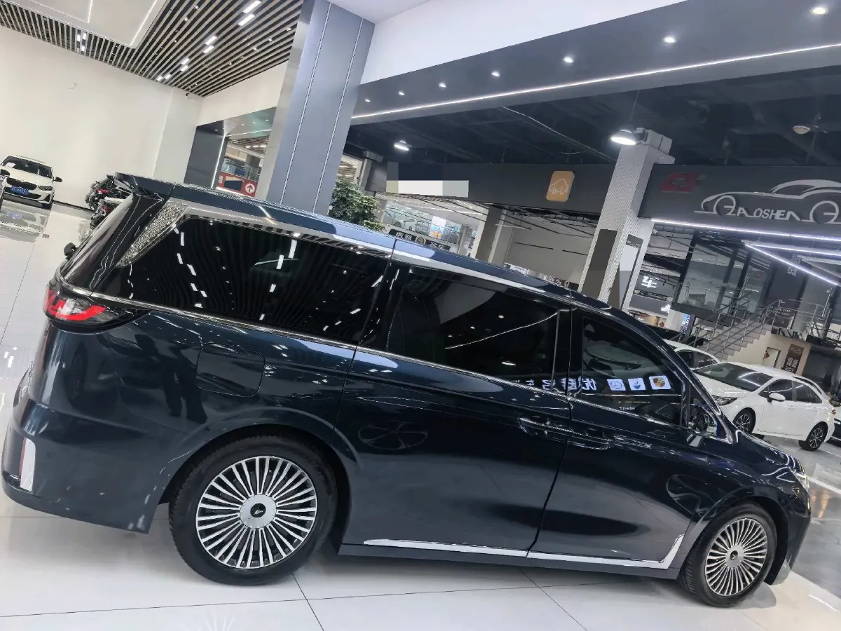 2025 Voyah Dream 1.5T 150HP L4 PHEV 41.7KWH,autocango,china used car exporter,china ev exporter,chinese used car exporter,chinese used ev exporter