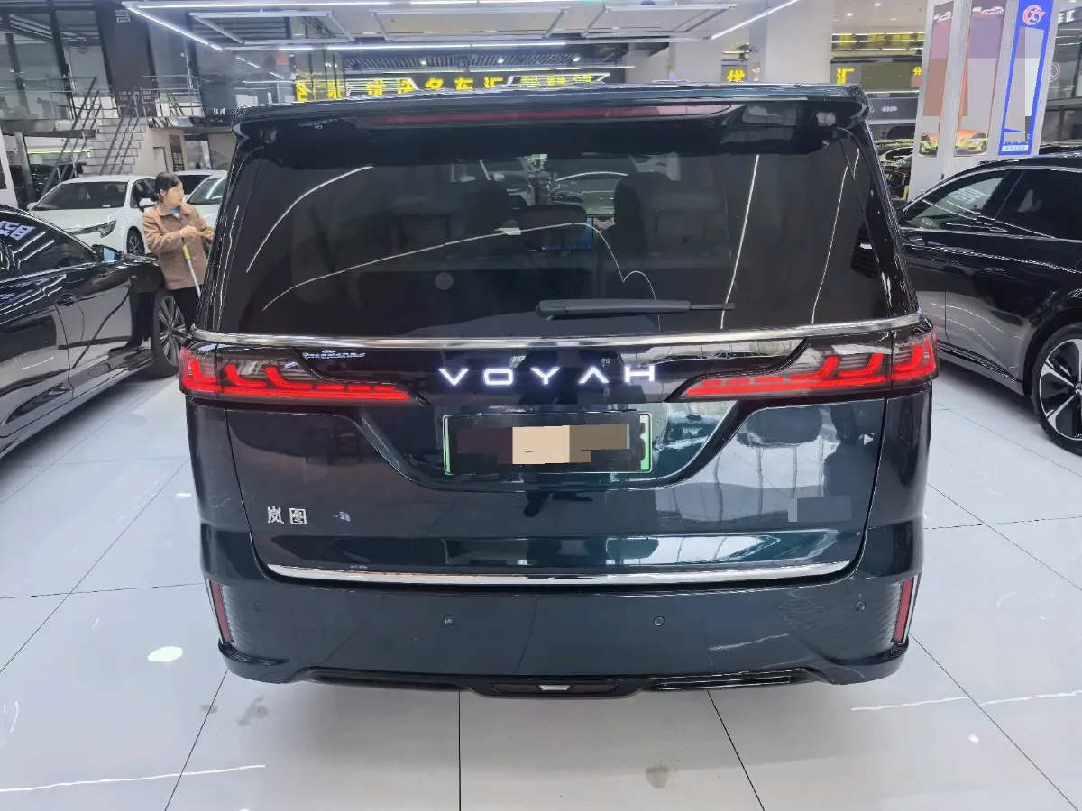 2025 Voyah Dream 1.5T 150HP L4 PHEV 41.7KWH,autocango,china used car exporter,china ev exporter,chinese used car exporter,chinese used ev exporter