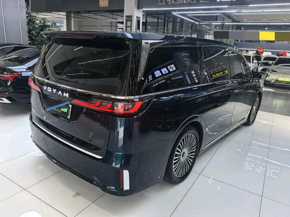 2025 Voyah Dream 1.5T 150HP L4 PHEV 41.7KWH,autocango,china used car exporter,china ev exporter,chinese used car exporter,chinese used ev exporter