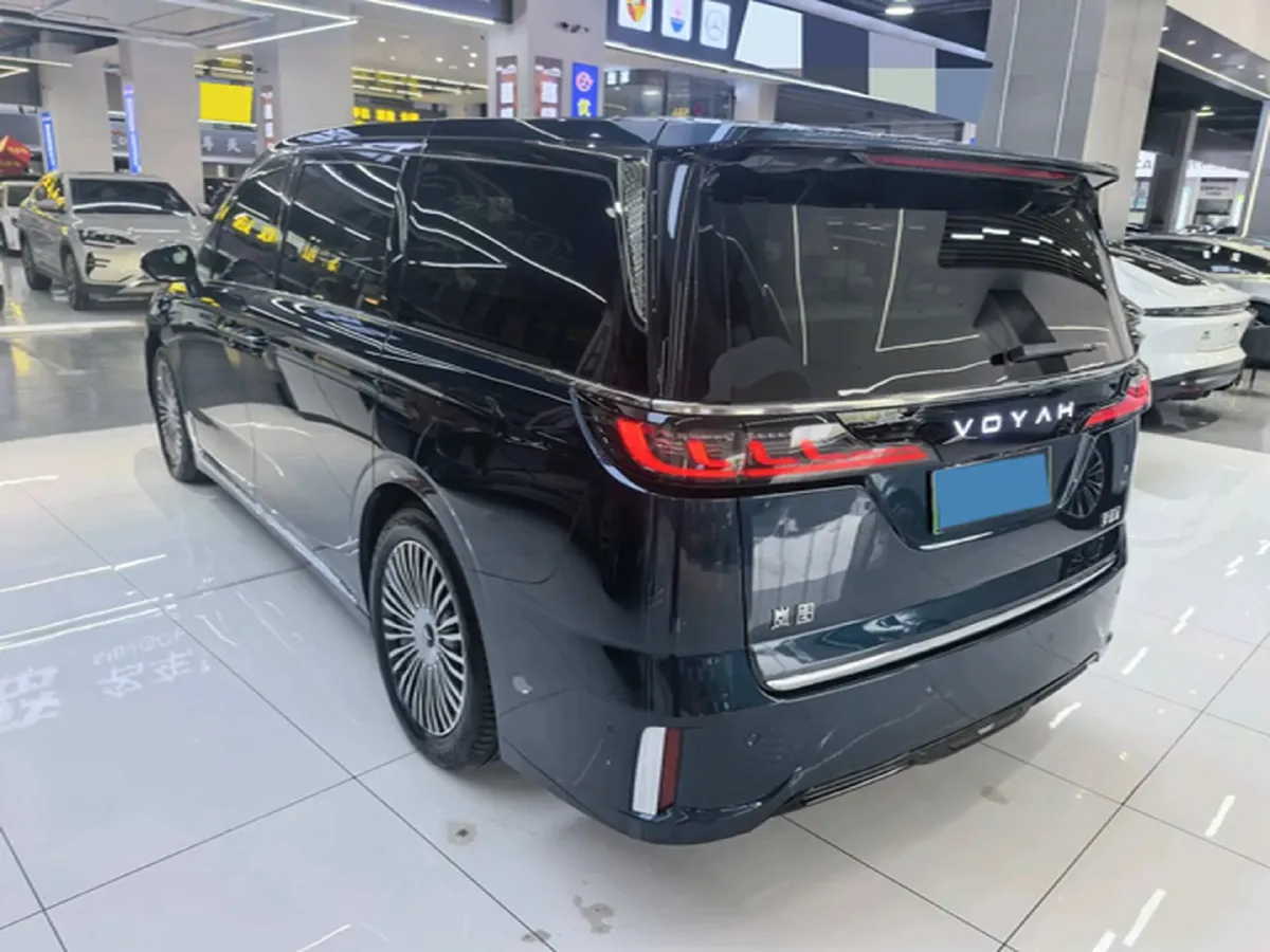 2025 Voyah Dream 1.5T 150HP L4 PHEV 41.7KWH,autocango,china used car exporter,china ev exporter,chinese used car exporter,chinese used ev exporter