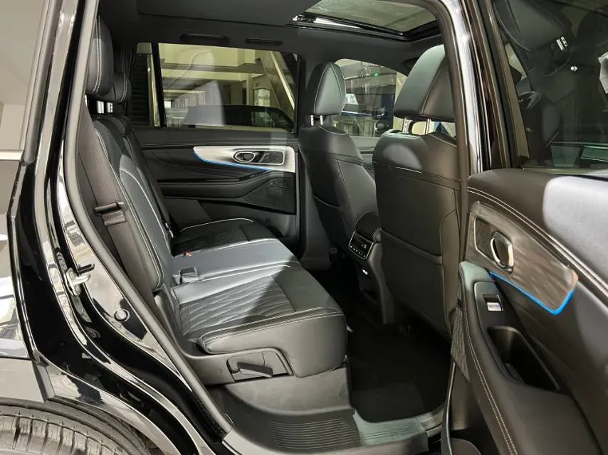 2024 GAC Trumpchi GS8 2.0T 252HP L4 8AT,autocango,china used car exporter,china ev exporter,chinese used car exporter,chinese used ev exporter