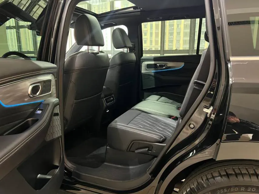 2024 GAC Trumpchi GS8 2.0T 252HP L4 8AT,autocango,china used car exporter,china ev exporter,chinese used car exporter,chinese used ev exporter