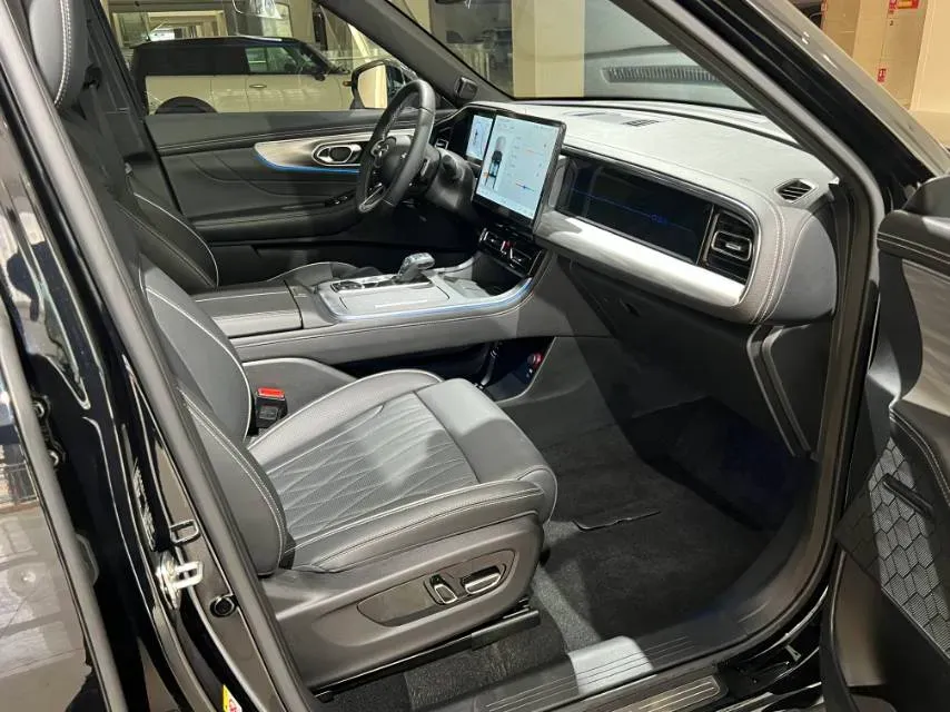 2024 GAC Trumpchi GS8 2.0T 252HP L4 8AT,autocango,china used car exporter,china ev exporter,chinese used car exporter,chinese used ev exporter