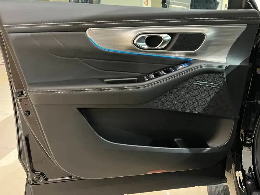 2024 GAC Trumpchi GS8 2.0T 252HP L4 8AT,autocango,china used car exporter,china ev exporter,chinese used car exporter,chinese used ev exporter