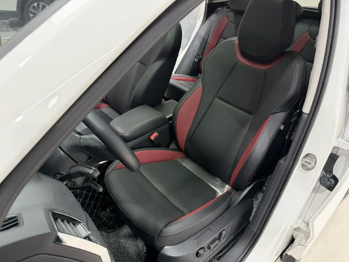 2022 Skoda Karoq 1.4T 150HP L4 7DCT,autocango,china used car exporter,china ev exporter,chinese used car exporter,chinese used ev exporter