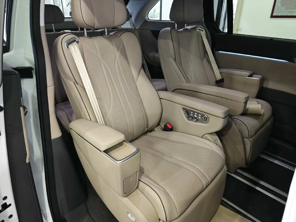 2025 Xpeng X9 BEV,autocango,china used car exporter,china ev exporter,chinese used car exporter,chinese used ev exporter