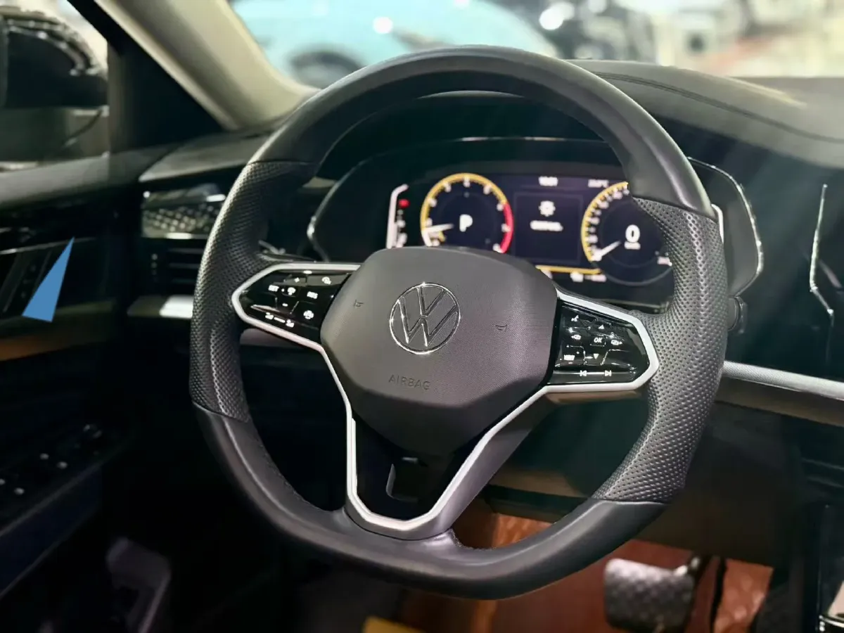 2024 Volkswagen Passat 2.0T 220HP L4 7DCT,autocango,china used car exporter,china ev exporter,chinese used car exporter,chinese used ev exporter