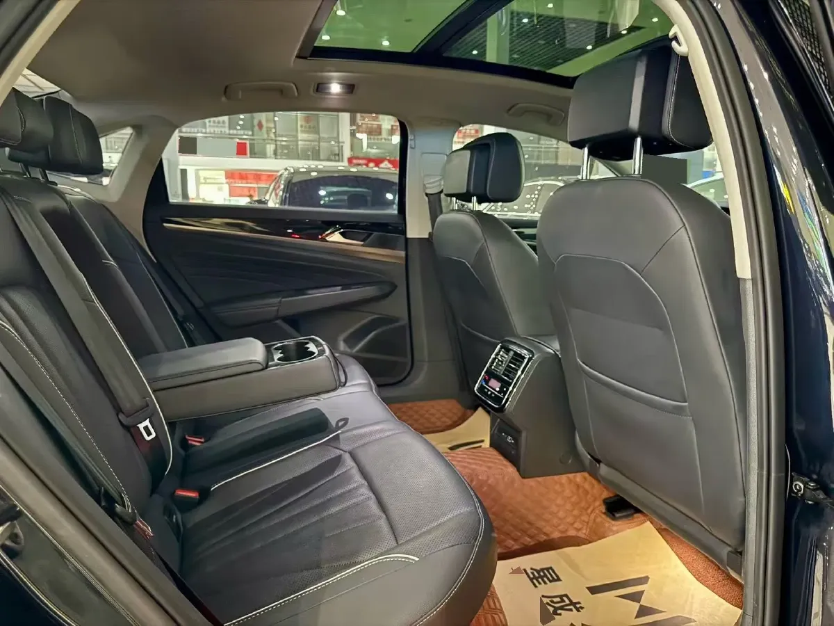 2024 Volkswagen Passat 2.0T 220HP L4 7DCT,autocango,china used car exporter,china ev exporter,chinese used car exporter,chinese used ev exporter