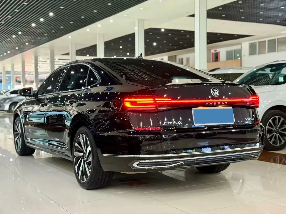 2024 Volkswagen Passat 2.0T 220HP L4 7DCT,autocango,china used car exporter,china ev exporter,chinese used car exporter,chinese used ev exporter