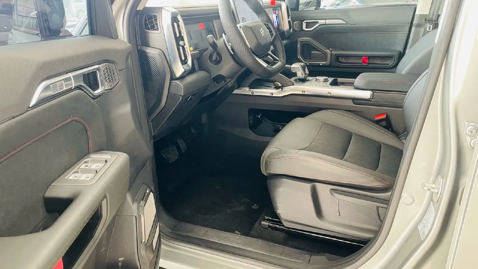 2023 Jetour Traveller 1.5T 184HP L4 7DCT,autocango,china used car exporter,china ev exporter,chinese used car exporter,chinese used ev exporter