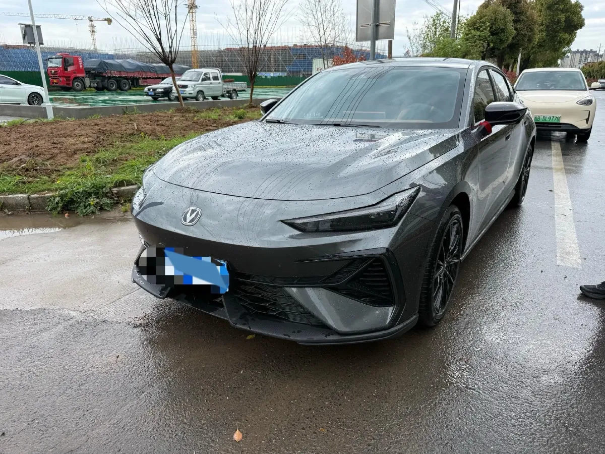 2025 ChangAn UNI-V 1.5T 192HP L4 7DCT,autocango,china used car exporter,china ev exporter,chinese used car exporter,chinese used ev exporter