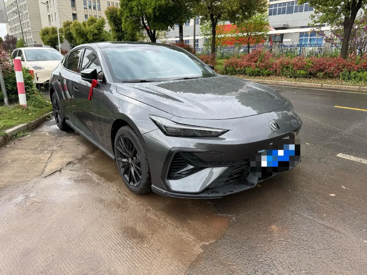 2025 ChangAn UNI-V 1.5T 192HP L4 7DCT,autocango,china used car exporter,china ev exporter,chinese used car exporter,chinese used ev exporter