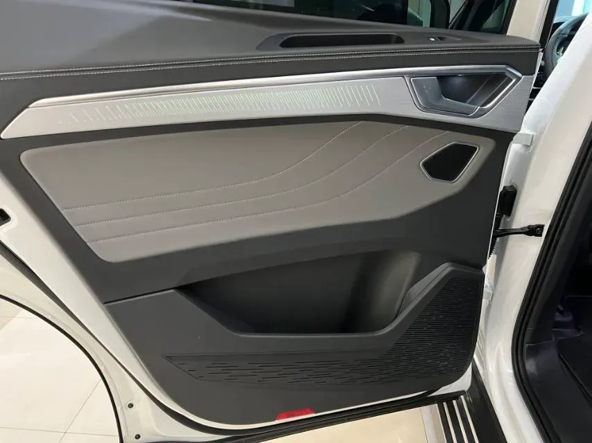 2021 Volkswagen Talagon 2.0T 220HP L4 7DCT,autocango,china used car exporter,china ev exporter,chinese used car exporter,chinese used ev exporter