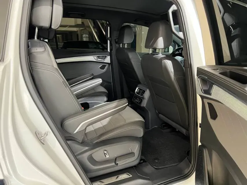 2021 Volkswagen Talagon 2.0T 220HP L4 7DCT,autocango,china used car exporter,china ev exporter,chinese used car exporter,chinese used ev exporter