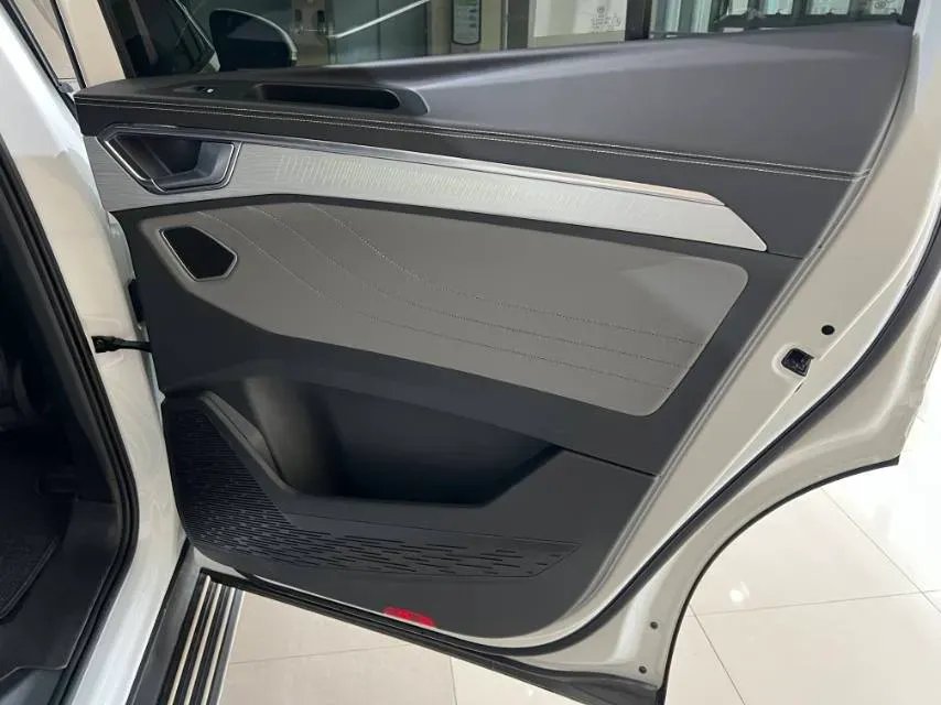 2021 Volkswagen Talagon 2.0T 220HP L4 7DCT,autocango,china used car exporter,china ev exporter,chinese used car exporter,chinese used ev exporter