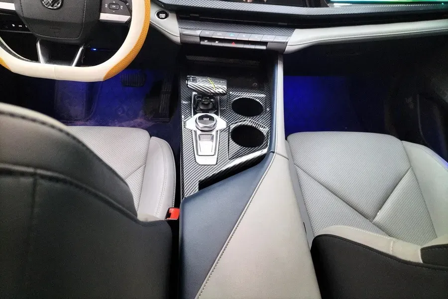 2023 ChangAn UNI-V iDD 1.5T 170HP L4 6TCT PHEV 18.4KWH,autocango,china used car exporter,china ev exporter,chinese used car exporter,chinese used ev exporter