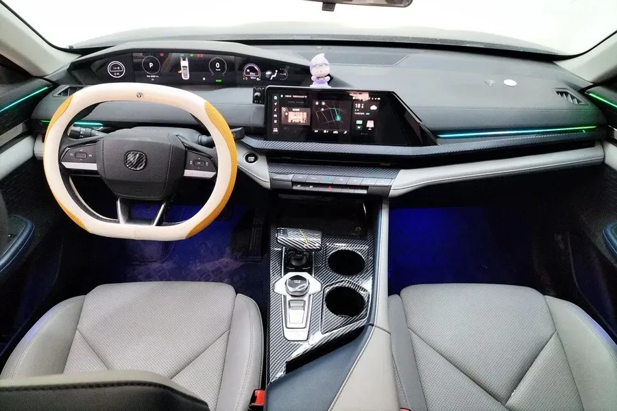 2023 ChangAn UNI-V iDD 1.5T 170HP L4 6TCT PHEV 18.4KWH,autocango,china used car exporter,china ev exporter,chinese used car exporter,chinese used ev exporter