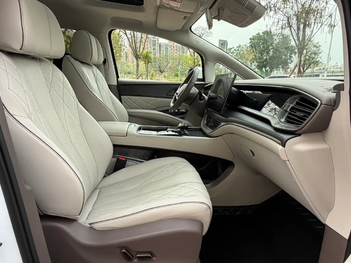 2022 Mercedes-Benz GLC Class 2.0T 197HP L4 9AT,autocango,china used car exporter,china ev exporter,chinese used car exporter,chinese used ev exporter