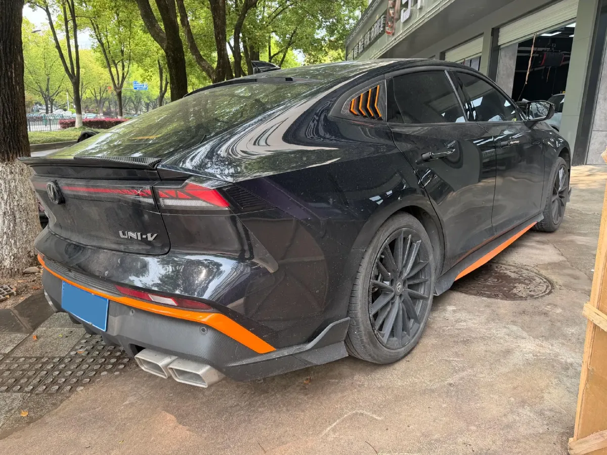 2024 ChangAn UNI-V 1.5T 188HP L4 7DCT,autocango,china used car exporter,china ev exporter,chinese used car exporter,chinese used ev exporter