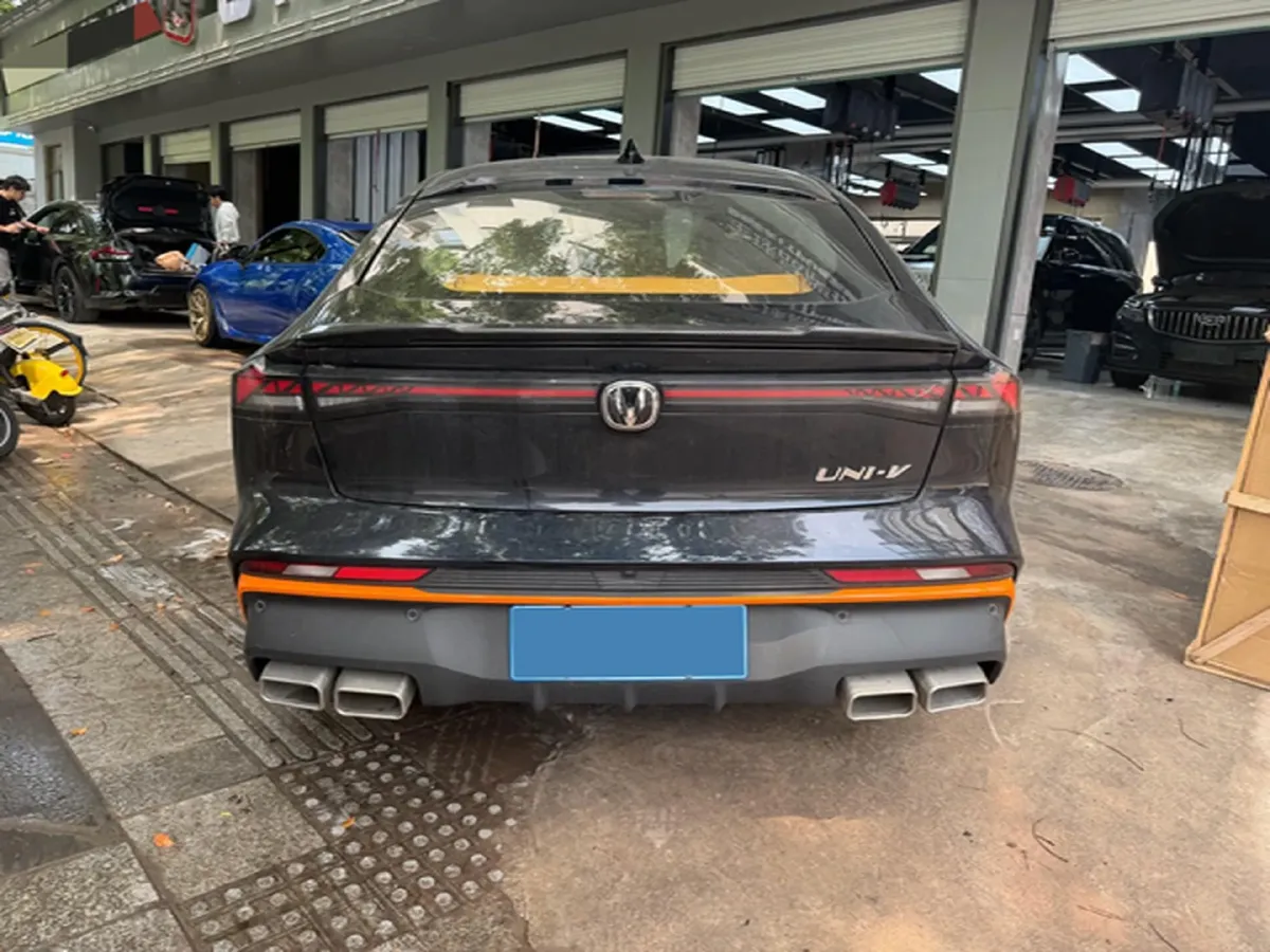 2024 ChangAn UNI-V 1.5T 188HP L4 7DCT,autocango,china used car exporter,china ev exporter,chinese used car exporter,chinese used ev exporter