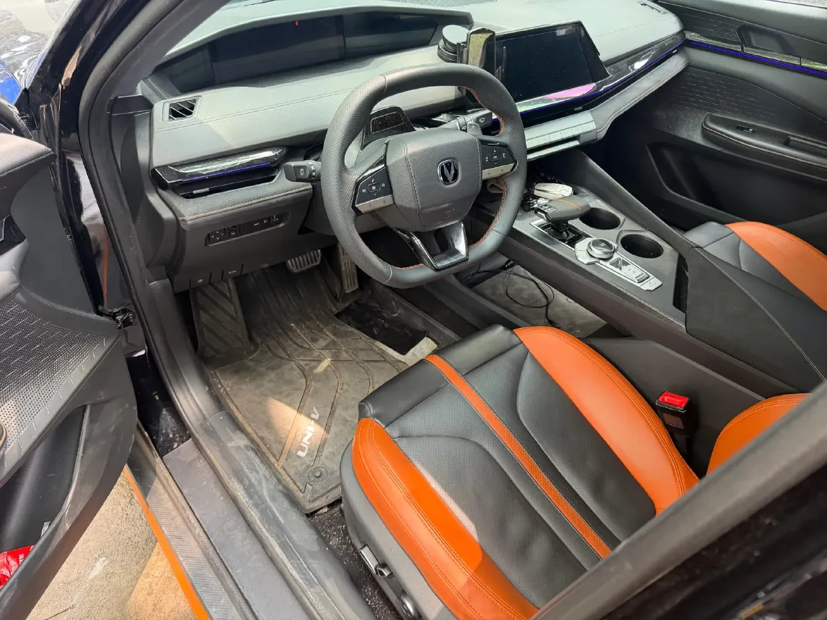 2024 ChangAn UNI-V 1.5T 188HP L4 7DCT,autocango,china used car exporter,china ev exporter,chinese used car exporter,chinese used ev exporter