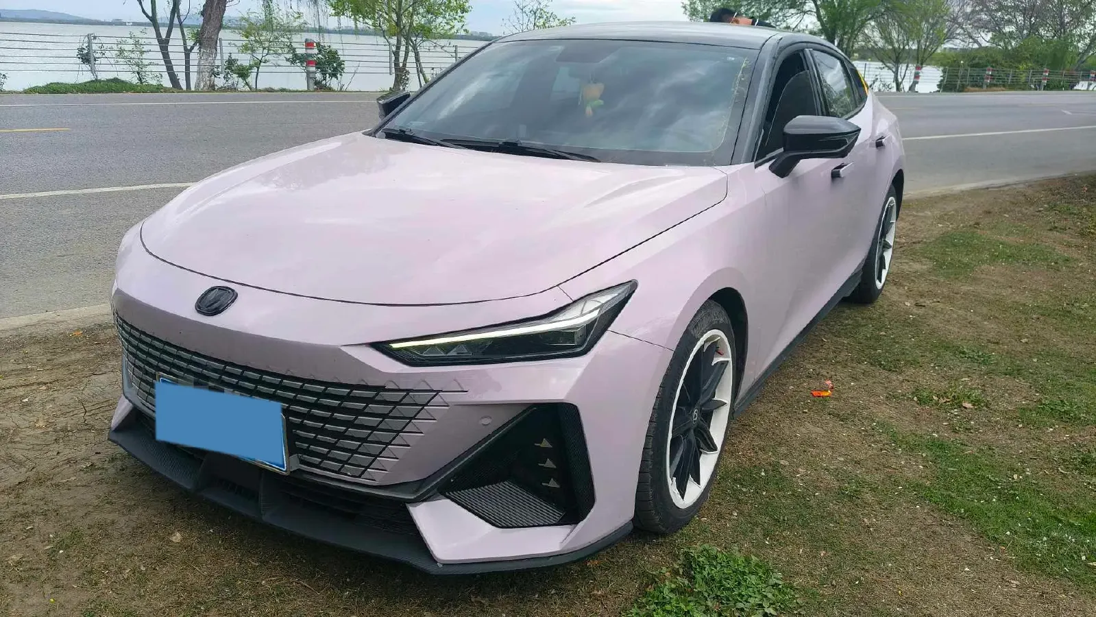 2022 ChangAn UNI-V 1.5T 188HP L4 7DCT,autocango,china used car exporter,china ev exporter,chinese used car exporter,chinese used ev exporter