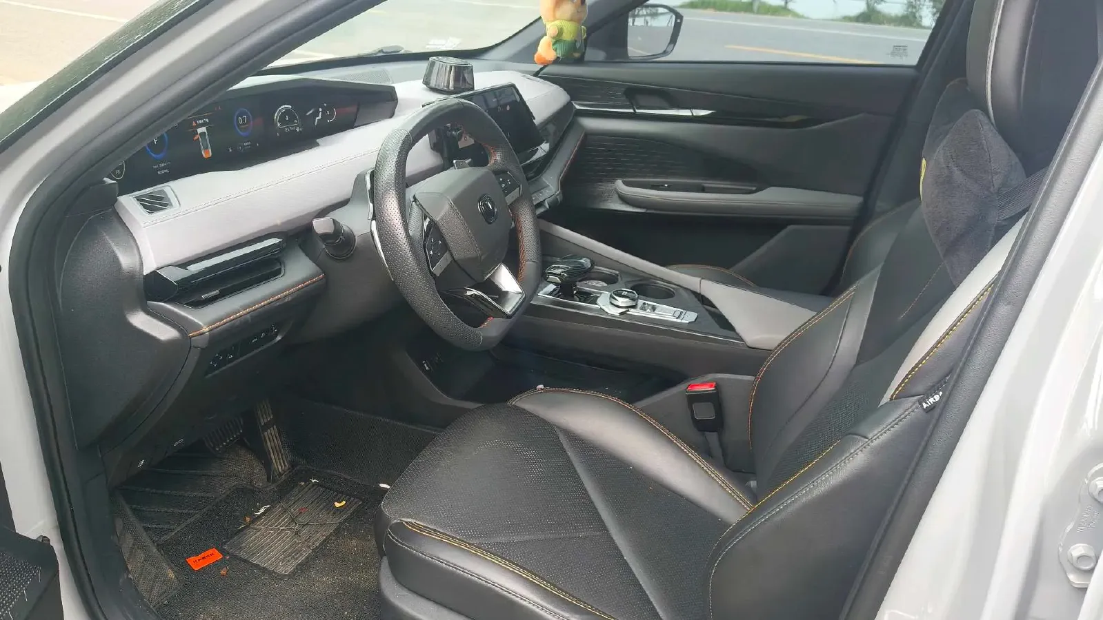 2022 ChangAn UNI-V 1.5T 188HP L4 7DCT,autocango,china used car exporter,china ev exporter,chinese used car exporter,chinese used ev exporter