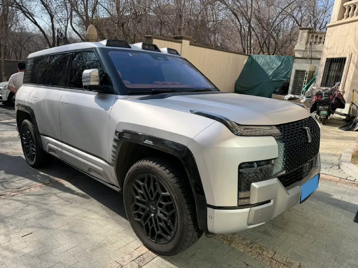 2023 YangWang U8 2.0T 272HP L4 REEV 49.05KWH,autocango,china used car exporter,china ev exporter,chinese used car exporter,chinese used ev exporter