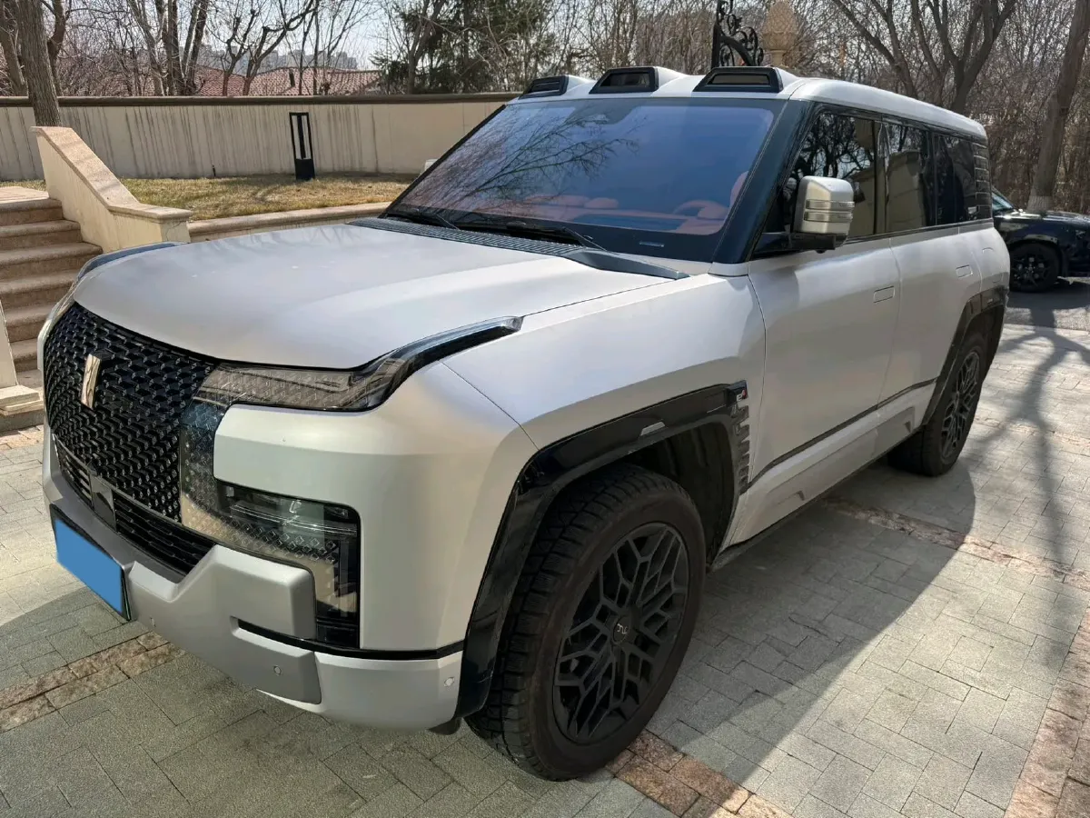 2023 YangWang U8 2.0T 272HP L4 REEV 49.05KWH,autocango,china used car exporter,china ev exporter,chinese used car exporter,chinese used ev exporter