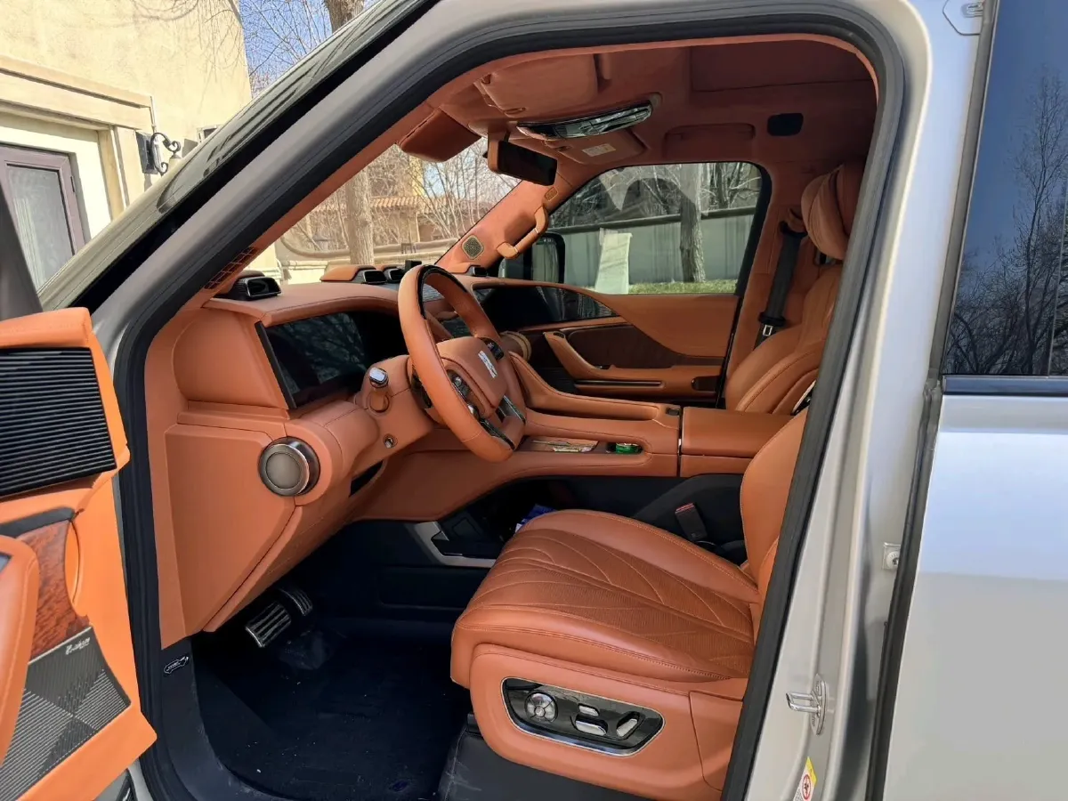 2023 YangWang U8 2.0T 272HP L4 REEV 49.05KWH,autocango,china used car exporter,china ev exporter,chinese used car exporter,chinese used ev exporter