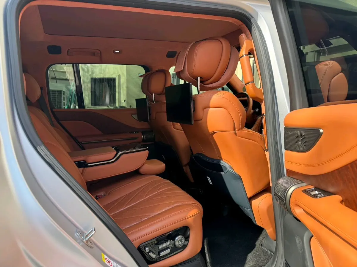 2023 YangWang U8 2.0T 272HP L4 REEV 49.05KWH,autocango,china used car exporter,china ev exporter,chinese used car exporter,chinese used ev exporter