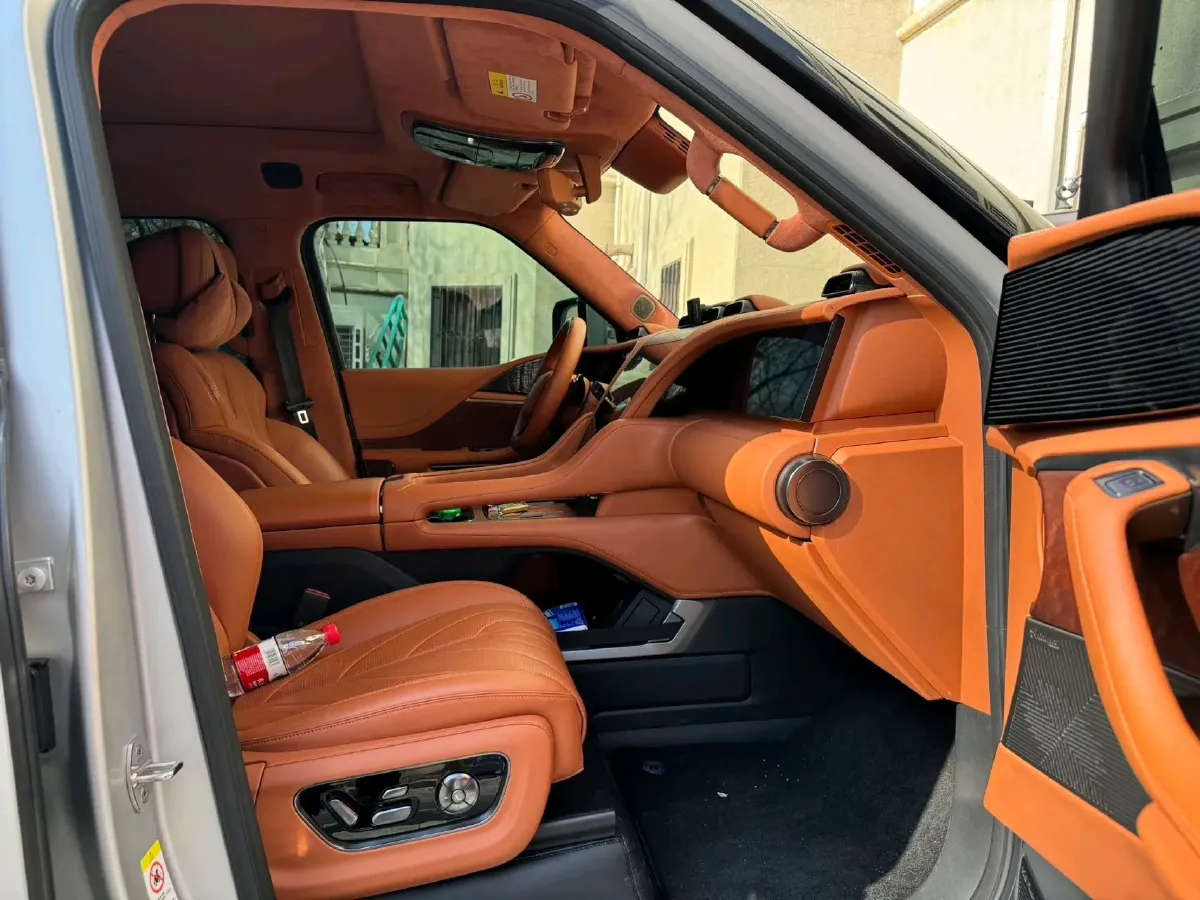 2023 YangWang U8 2.0T 272HP L4 REEV 49.05KWH,autocango,china used car exporter,china ev exporter,chinese used car exporter,chinese used ev exporter