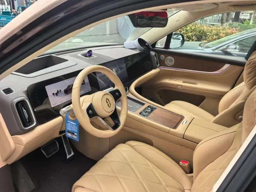 2025 AITO AITO M9 REEV 160HP REEV 52KWH,autocango,china used car exporter,china ev exporter,chinese used car exporter,chinese used ev exporter