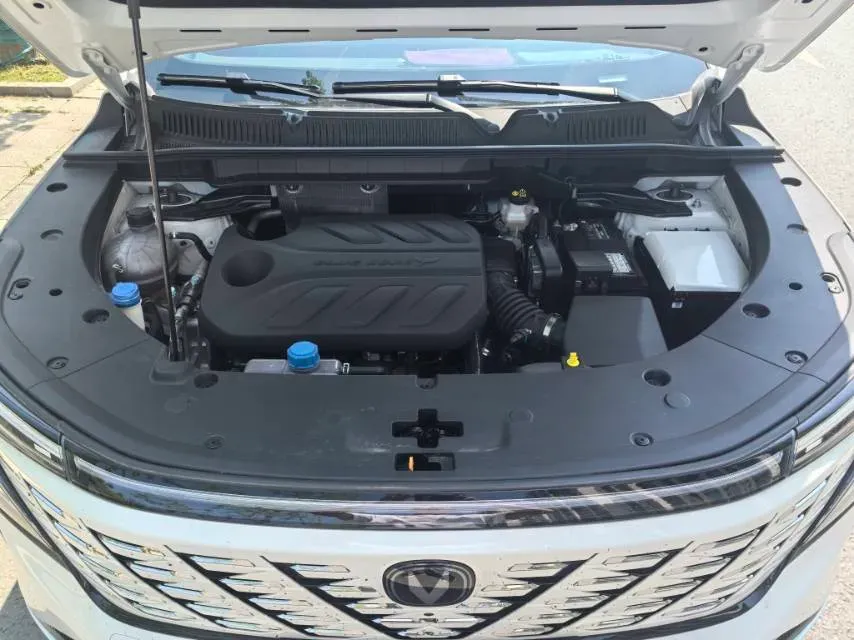 2025 ChangAn CS75 Plus 1.5T 192HP L4 8AT,autocango,china used car exporter,china ev exporter,chinese used car exporter,chinese used ev exporter