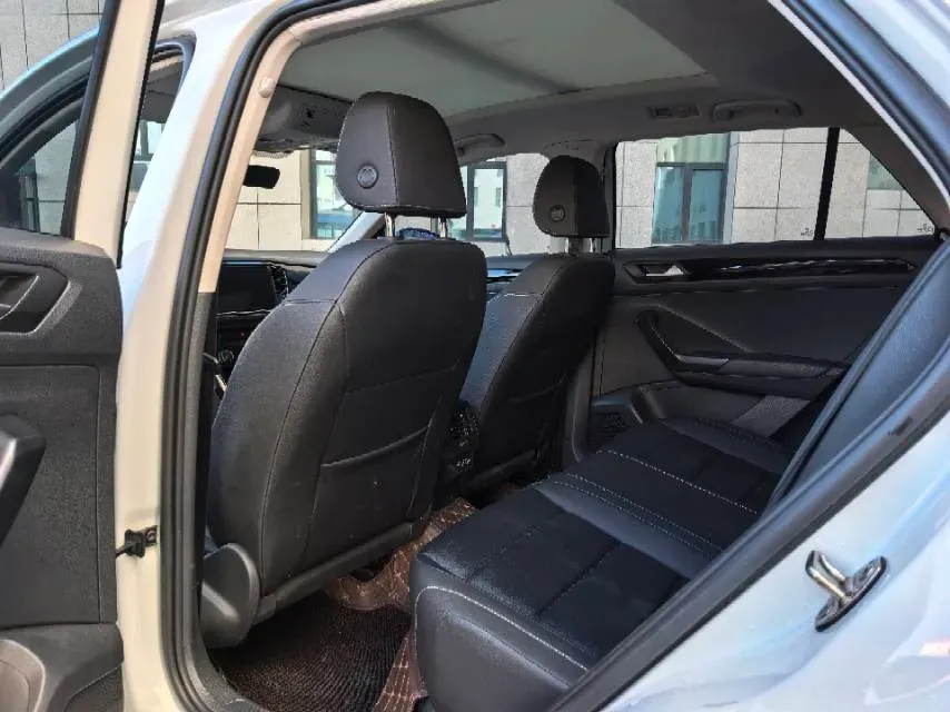 2022 Volkswagen T-Roc 1.4T 150HP L4 7DCT,autocango,china used car exporter,china ev exporter,chinese used car exporter,chinese used ev exporter