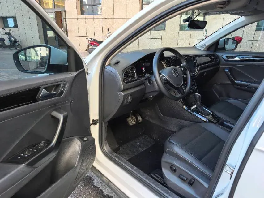 2022 Volkswagen T-Roc 1.4T 150HP L4 7DCT,autocango,china used car exporter,china ev exporter,chinese used car exporter,chinese used ev exporter