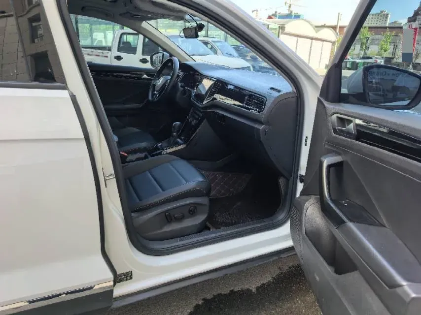 2022 Volkswagen T-Roc 1.4T 150HP L4 7DCT,autocango,china used car exporter,china ev exporter,chinese used car exporter,chinese used ev exporter