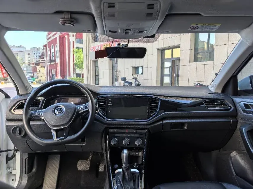 2022 Volkswagen T-Roc 1.4T 150HP L4 7DCT,autocango,china used car exporter,china ev exporter,chinese used car exporter,chinese used ev exporter