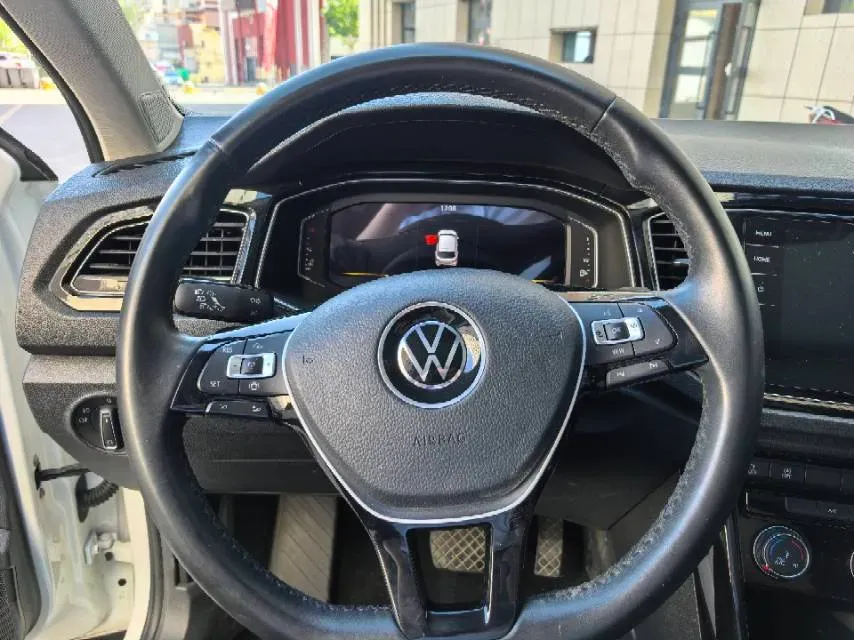 2022 Volkswagen T-Roc 1.4T 150HP L4 7DCT,autocango,china used car exporter,china ev exporter,chinese used car exporter,chinese used ev exporter