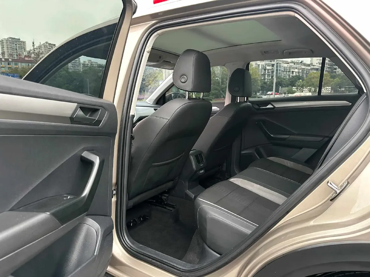 2020 Volkswagen T-Roc 1.4T 131HP L4 7DCT,autocango,china used car exporter,china ev exporter,chinese used car exporter,chinese used ev exporter