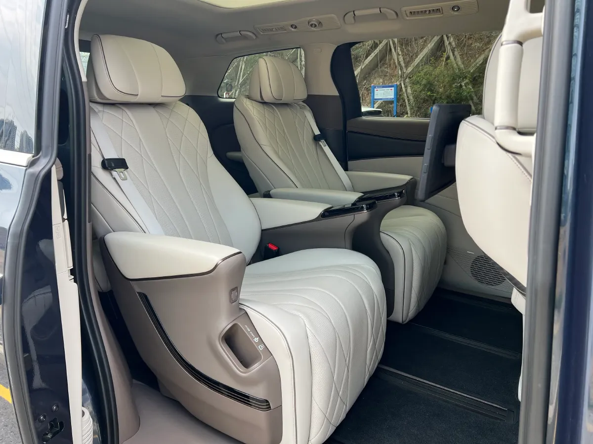 2022 Mercedes-Benz GLC Class 2.0T 197HP L4 9AT,autocango,china used car exporter,china ev exporter,chinese used car exporter,chinese used ev exporter