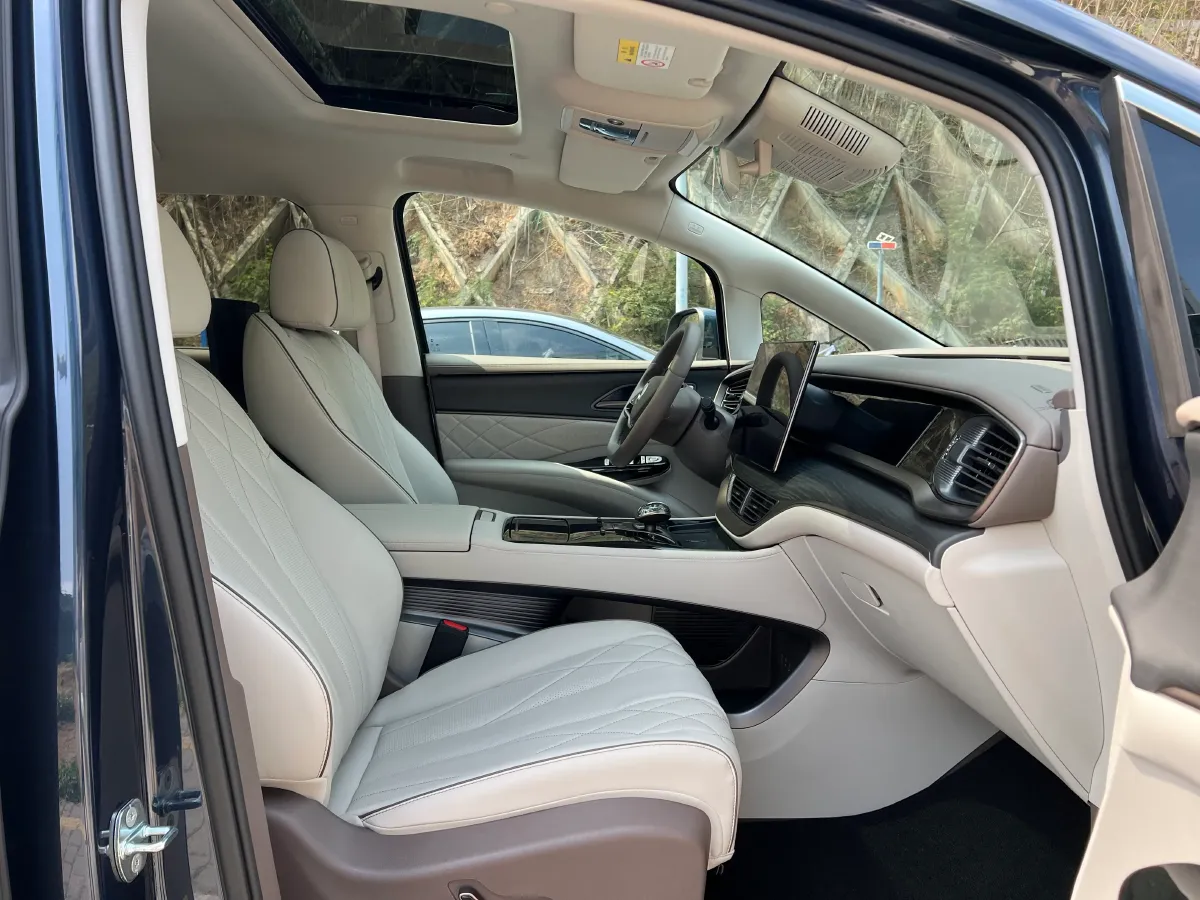 2022 Mercedes-Benz GLC Class 2.0T 197HP L4 9AT,autocango,china used car exporter,china ev exporter,chinese used car exporter,chinese used ev exporter