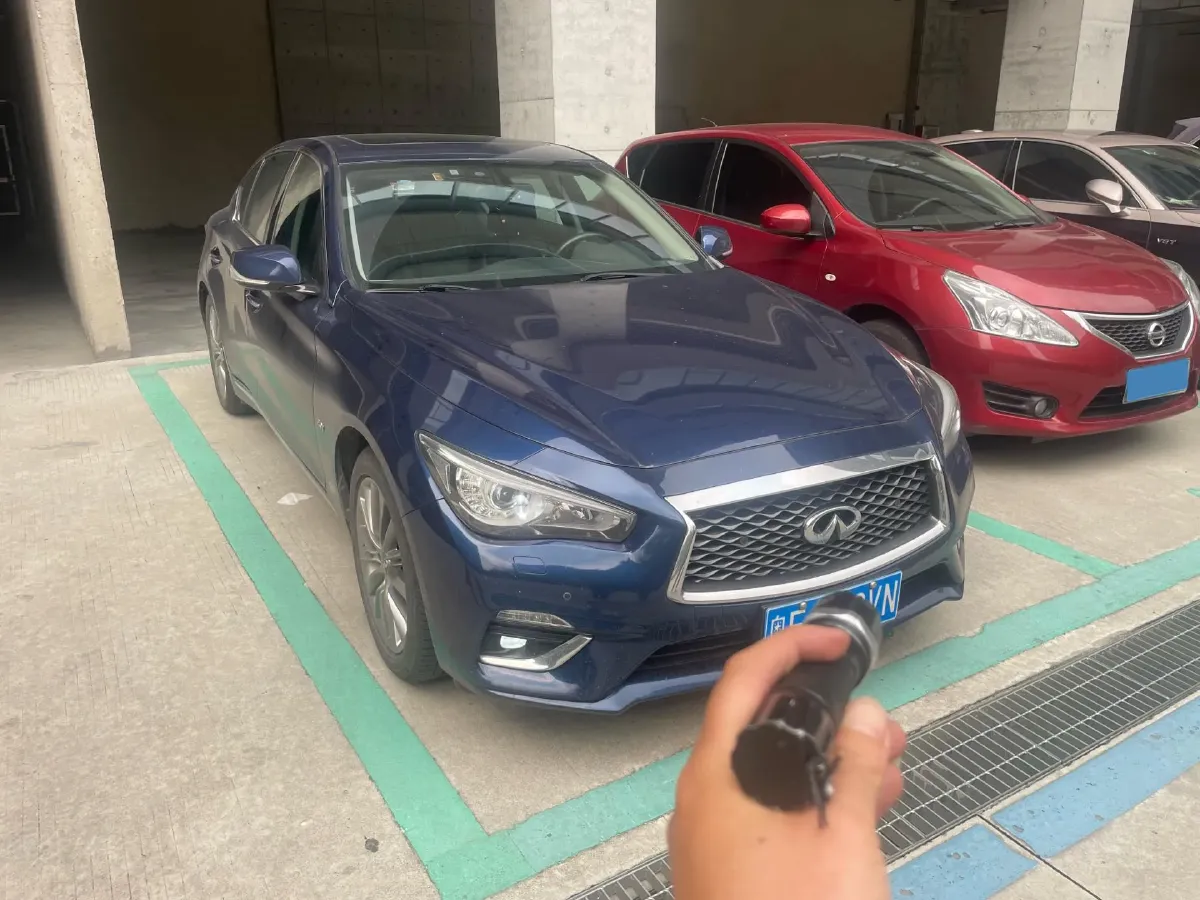 2018 Jeep Grand Commander 2.0T 265HP L4 9AT,autocango,china used car exporter,china ev exporter,chinese used car exporter,chinese used ev exporter