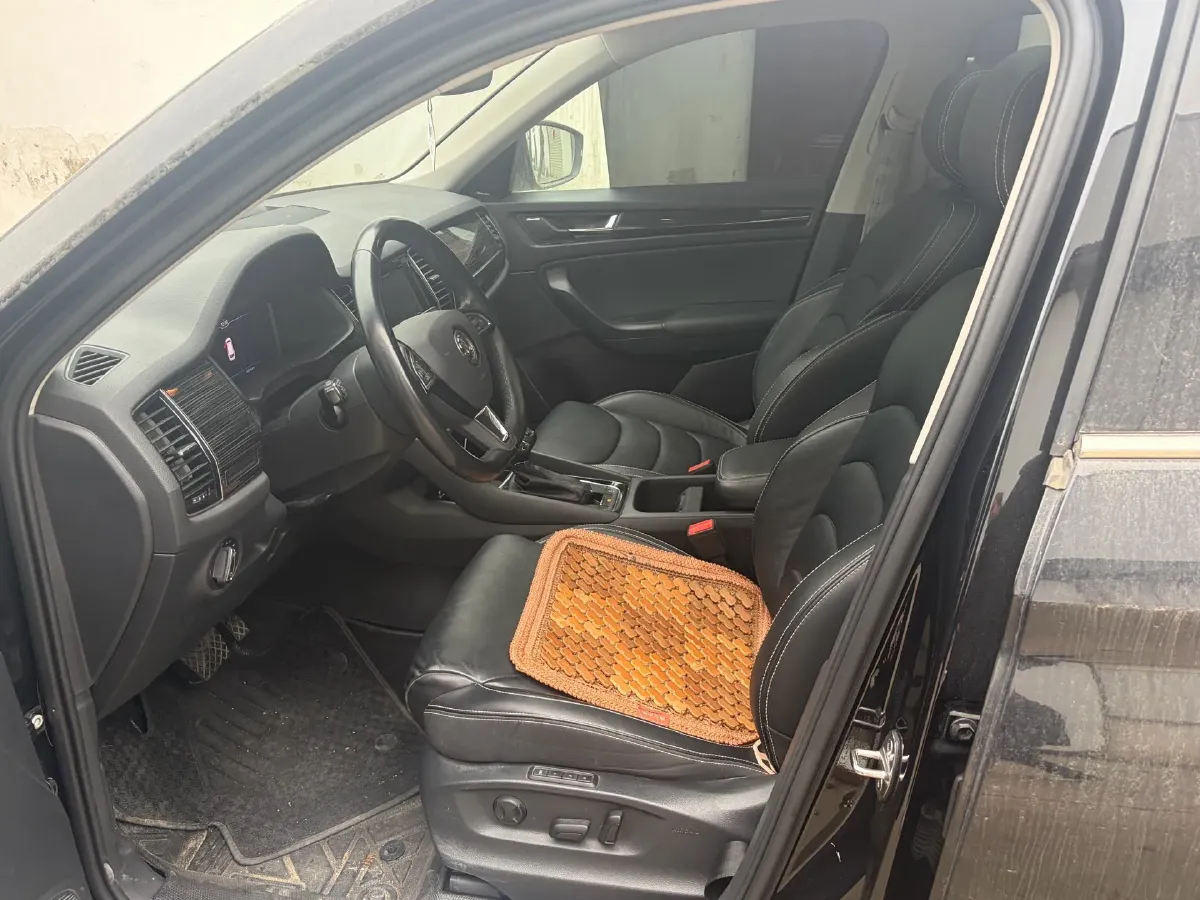 2019 Skoda Superb 2.0T 220HP L4 7DCT,autocango,china used car exporter,china ev exporter,chinese used car exporter,chinese used ev exporter