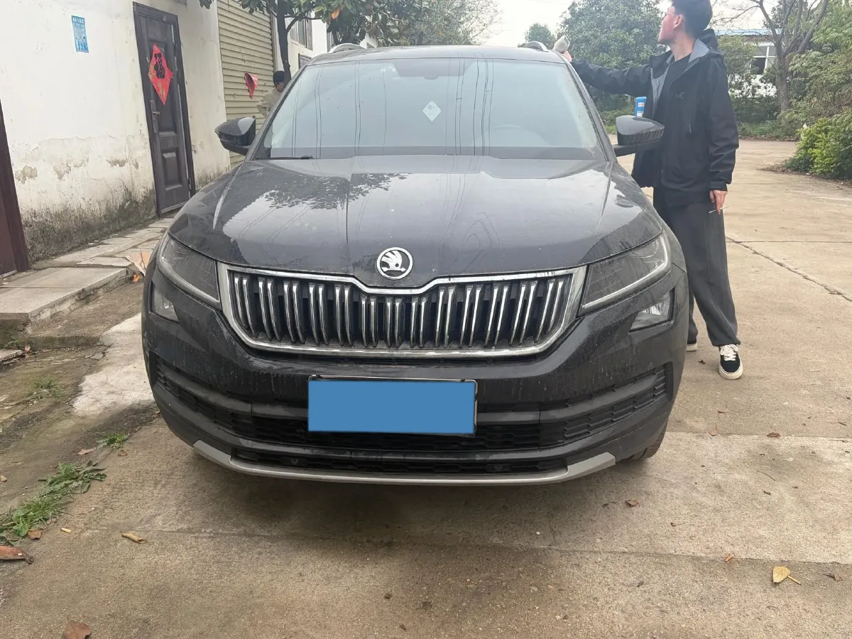 2019 Skoda Superb 2.0T 220HP L4 7DCT,autocango,china used car exporter,china ev exporter,chinese used car exporter,chinese used ev exporter
