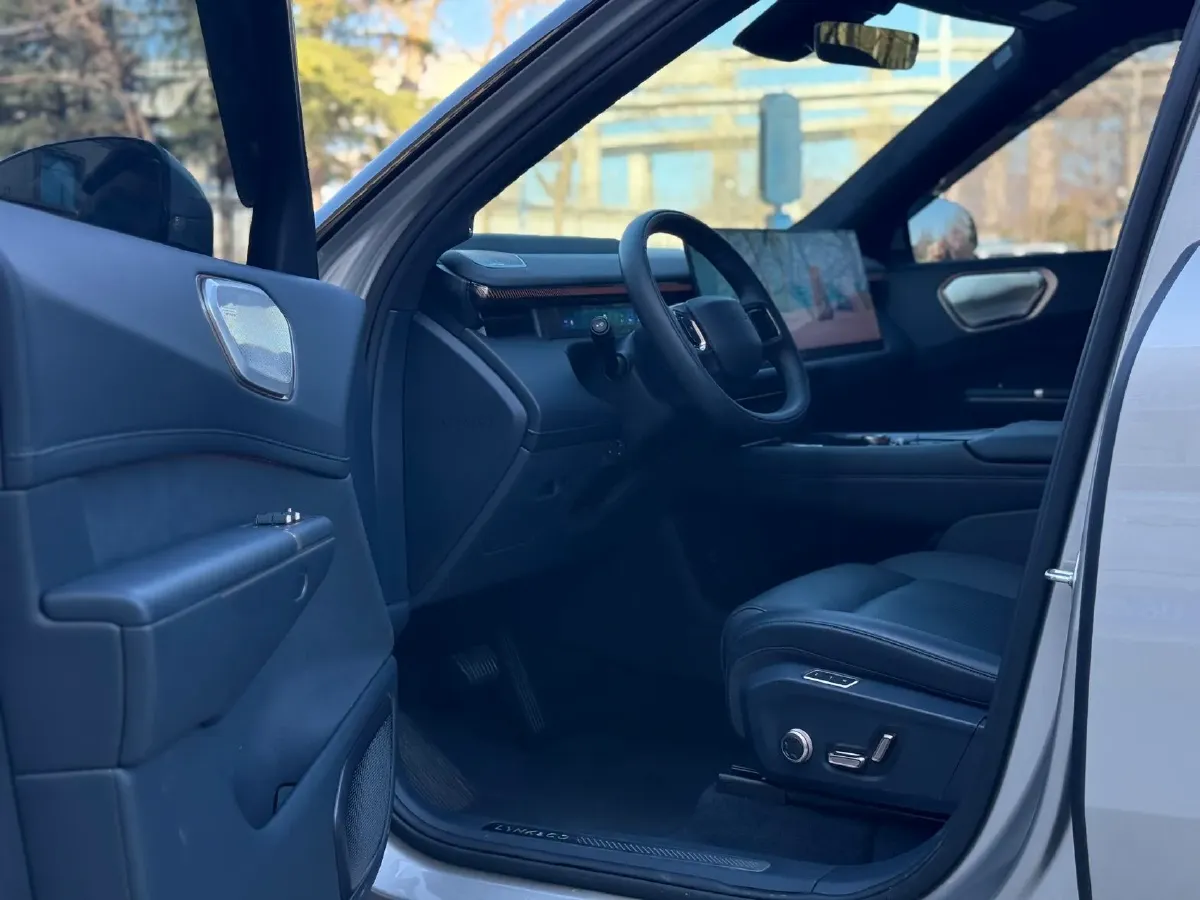 2025 LYNK&CO 900 2.0T 254HP L4 3DHT PHEV,autocango,china used car exporter,china ev exporter,chinese used car exporter,chinese used ev exporter