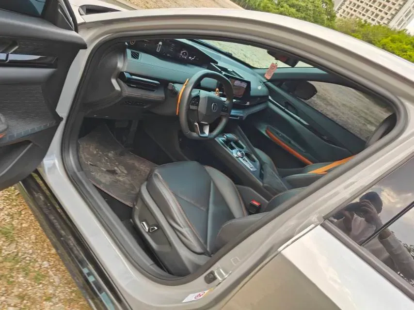 2022 ChangAn UNI-V 1.5T 188HP L4 7DCT,autocango,china used car exporter,china ev exporter,chinese used car exporter,chinese used ev exporter