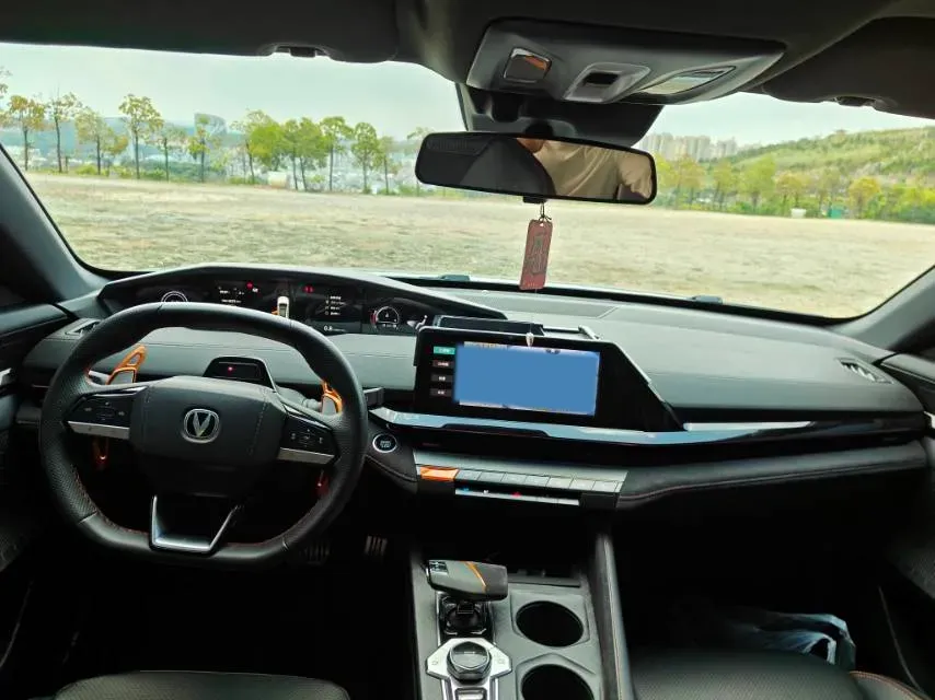 2022 ChangAn UNI-V 1.5T 188HP L4 7DCT,autocango,china used car exporter,china ev exporter,chinese used car exporter,chinese used ev exporter