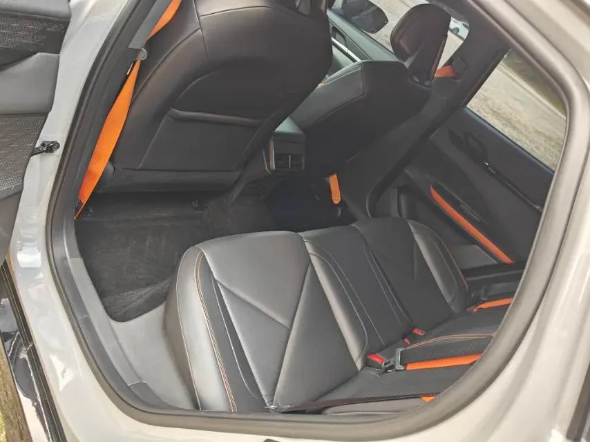 2022 ChangAn UNI-V 1.5T 188HP L4 7DCT,autocango,china used car exporter,china ev exporter,chinese used car exporter,chinese used ev exporter