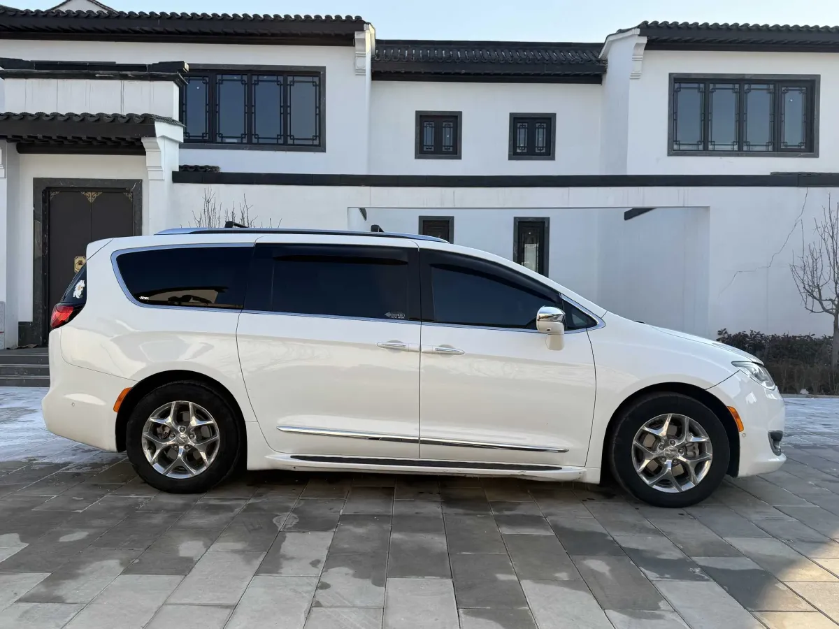 2017 Chrysler Pacifica 3.6L 279HP V6 9AT,autocango,china used car exporter,china ev exporter,chinese used car exporter,chinese used ev exporter